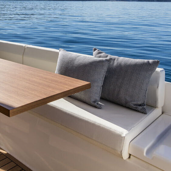 Boten buiten stoffering en matrassen