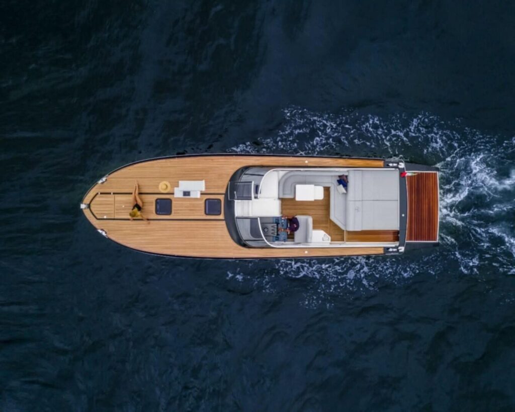 Itama view top, outdoor sea, moving on the sea